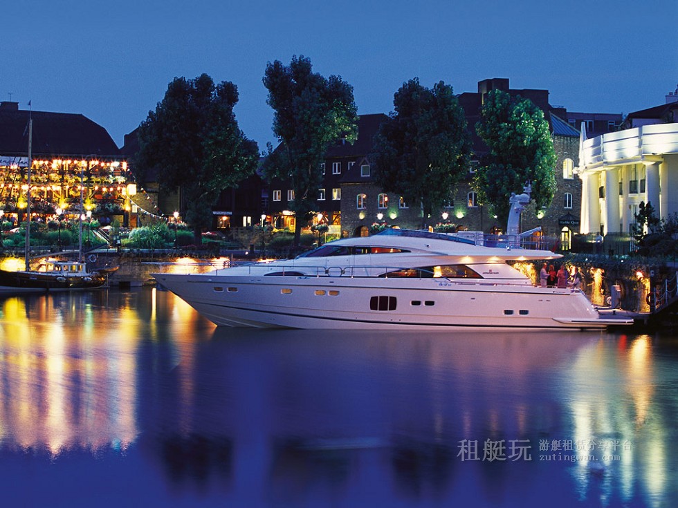三亞旅游 游艇帆船租賃 海上包船過(guò)夜